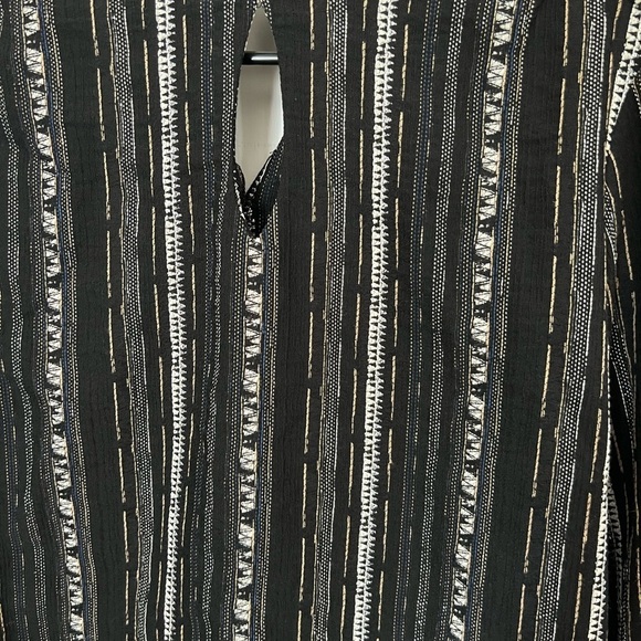 Printed Keyhole Blouse - Picture 3 of 4